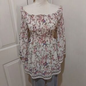 🌺 Like New Max Studio Off-Shoulder Smocked Blouse